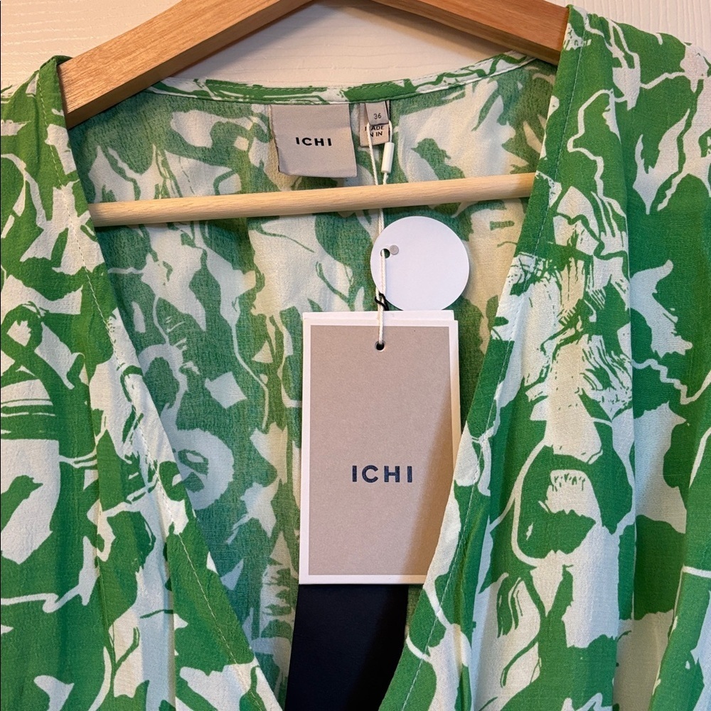 ICHI Green And White Floral Print Wrap Blouse. The Model Din Regine. NWT - Picture 3 of 4